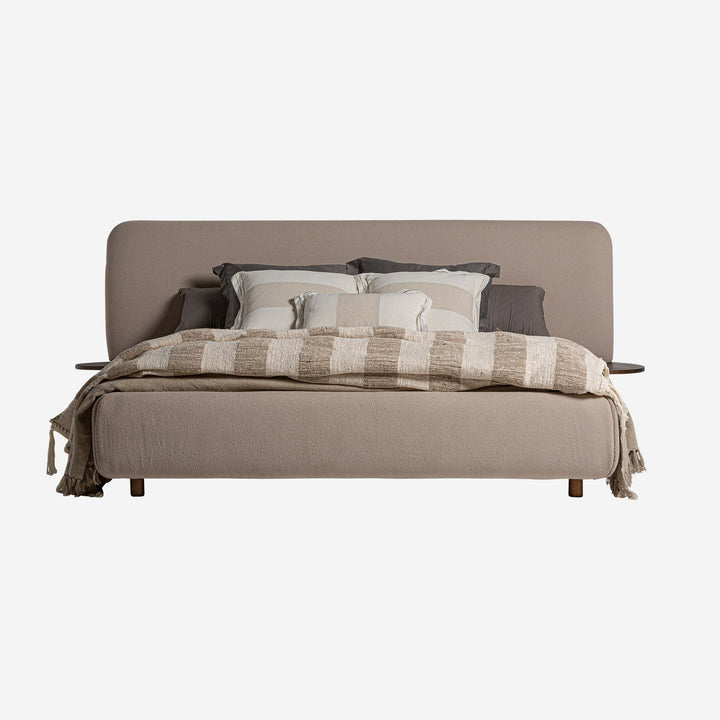Cama tapizada en lino en color beige