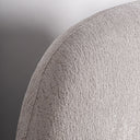 Cama tapizada en poliéster en color beige jaspeado – detalle