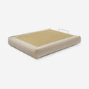 Cama estofada com arrumação basculante e cabeceira de cantos arredondados – estrado