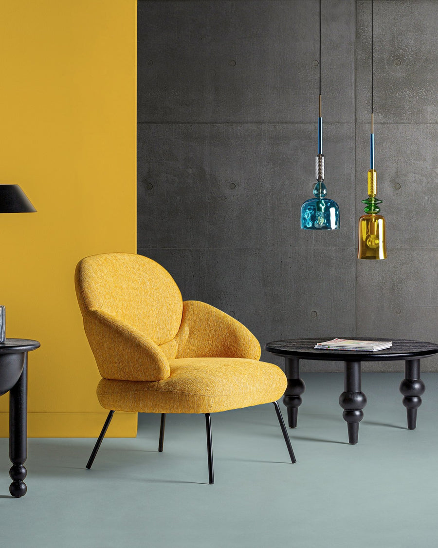 Armchairs and poufs