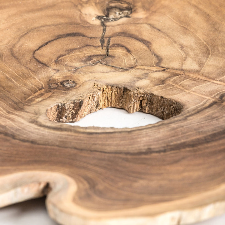 Centro de mesa de madera de teca en color marrón de aire étnico – detalle