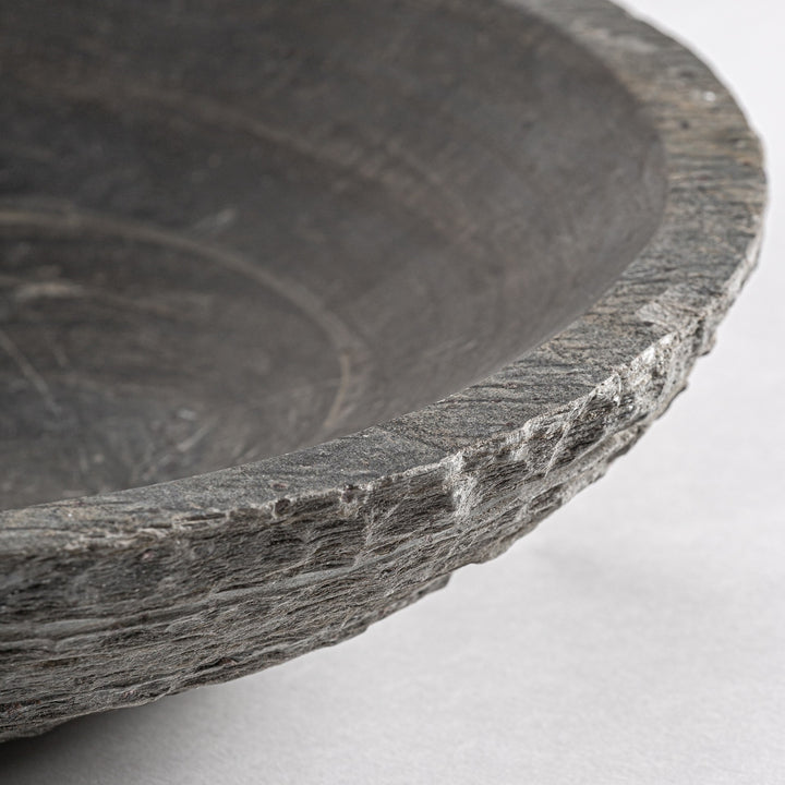 Centro de mesa de piedra en color gris 35 x 8 cm – detalle