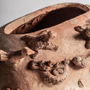 Centro de mesa de terracota en color marrón claro envejecido – detalle