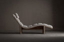 Chaise longue de madera de olmo y poliéster en color marrón – detalle