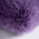 Cojín de poliéster en color morado – 45 x 45 cm – detalle