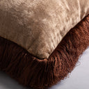 Cojín de terciopelo y viscosa en color beige – detalle
