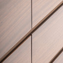 Cómoda de madera contrachapada y chapa de eucalipto en color marrón – detalle