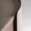 Cómoda de madera contrachapada y chapa de eucalipto en color marrón mate – detalle