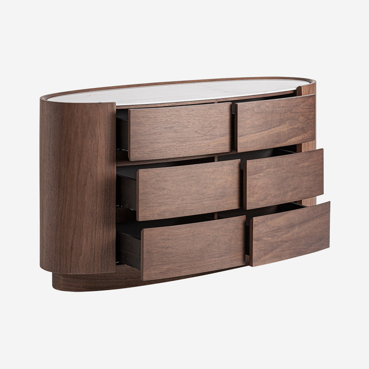 Cómoda de madera contrachapada y chapa de roble en color marrón