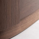 Cómoda de madera contrachapada y chapa de roble en color marrón – detalle