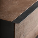 Cómoda de madera de mango y hierro en color marrón – detalle