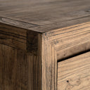 Cómoda de madera de olmo en color marrón de líneas contemporáneas – detalle
