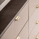 Cómoda de travertino y acero inoxidable en color beige – detalle