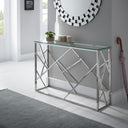 Consola rectangular de cristal y acero plateado con estructura de barras cruzadas, 120 x 40 cm en ambiente decorado