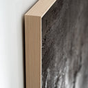 Cuadro de lienzo y madera de pino en color marrón – detalle