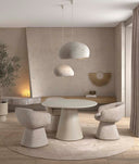 Silla tapizada en tela beige, 60 cm en ambiente decorado