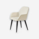 Silla tela sobre fondo gris de estudio