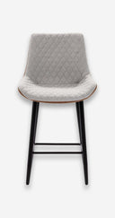 Taburete polipiel sobre fondo gris de estudio