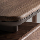 Escritorio de madera contrachapada en color marrón – detalle