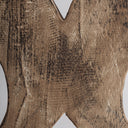 Escultura de madera de suar en color marrón con rombos calados – detalle