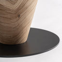 Escultura de madera de teca en color marrón 30 x 152 cm – detalle
