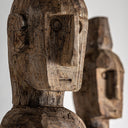 Escultura de madera de teca en color marrón envejecido (juego de 2) – detalle
