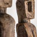 Escultura de madera de teca en color marrón envejecido (juego de 2) – detalle
