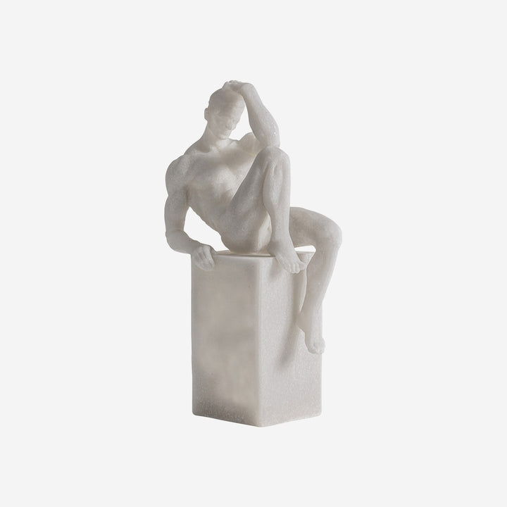 Escultura de resina en color blanco 22 x 14 x 39 cm