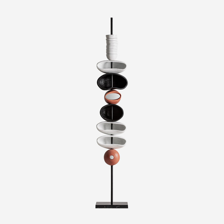 Escultura de suelo de fibrocemento y hierro en tonos neutros 30 x 179 cm