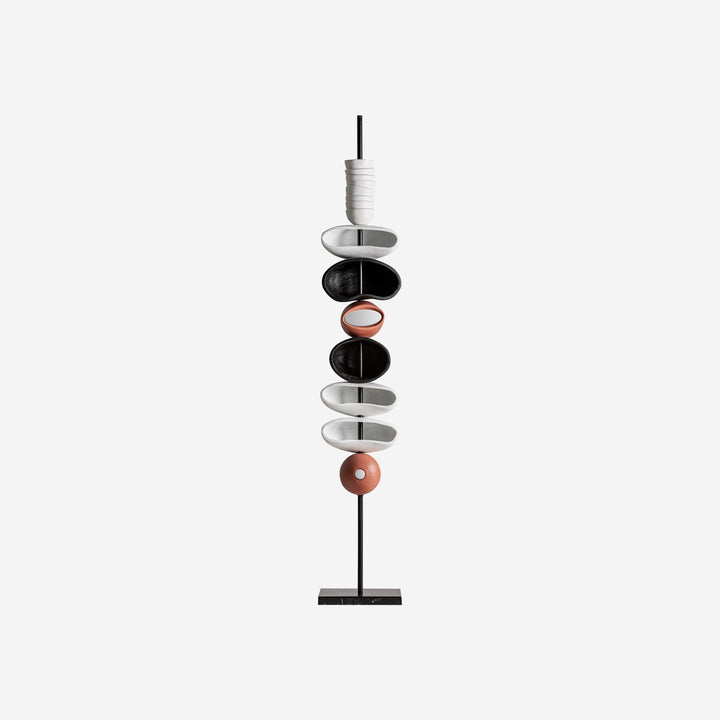 Escultura de suelo de fibrocemento y hierro en tonos neutros 30 x 179 cm