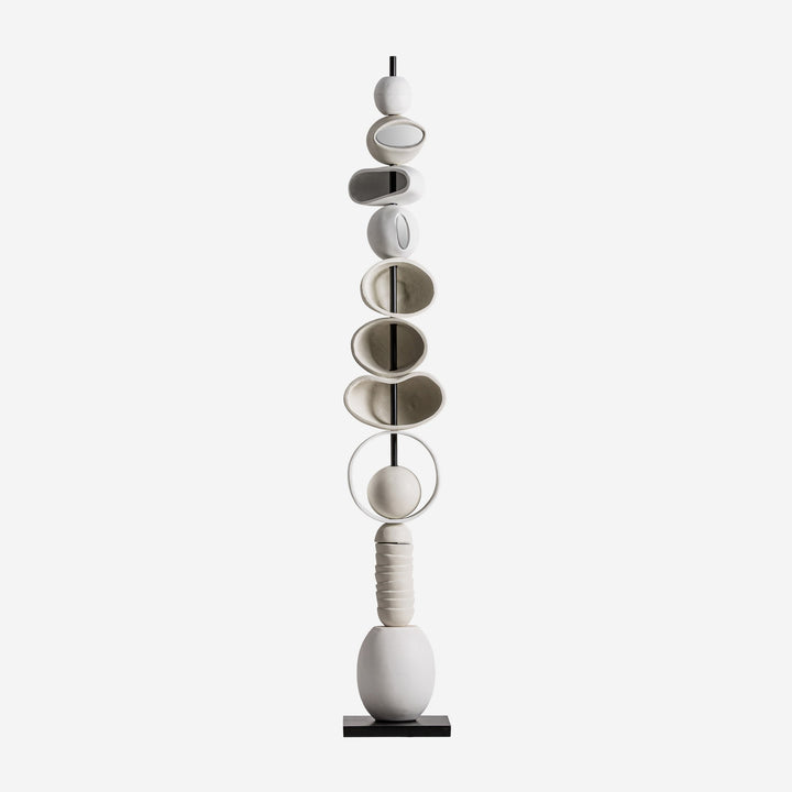 Escultura de suelo de fibrocemento y hierro en tonos neutros 30 x 20 x 205 cm