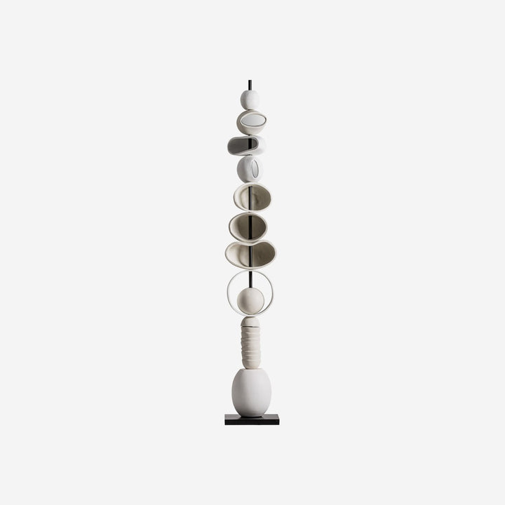Escultura de suelo de fibrocemento y hierro en tonos neutros 30 x 20 x 205 cm