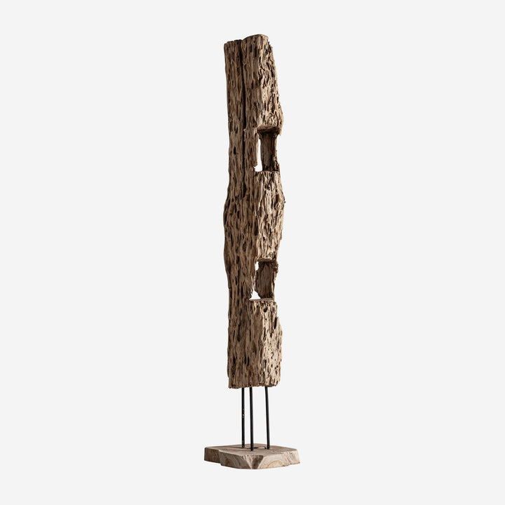 Escultura de suelo de madera recuperada en color marrón 30 x 165 cm