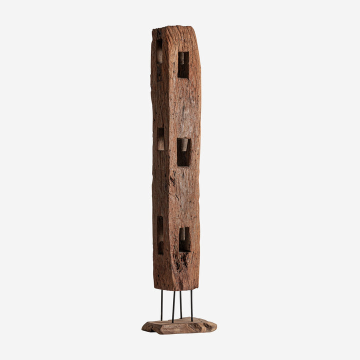 Escultura de suelo de madera recuperada en color marrón 40 x 20 x 190 cm