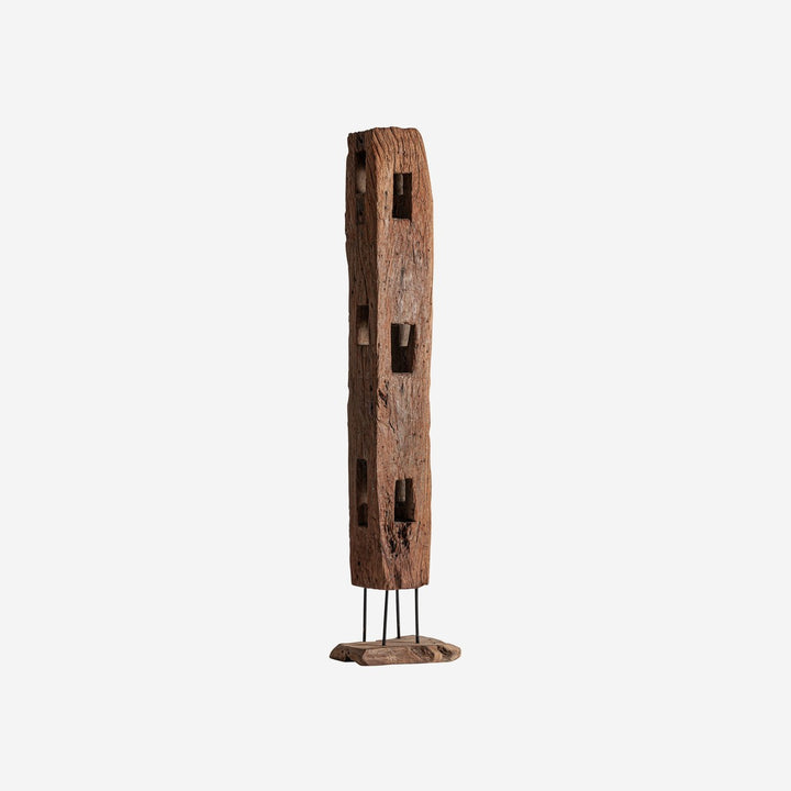 Escultura de suelo de madera recuperada en color marrón 40 x 20 x 190 cm