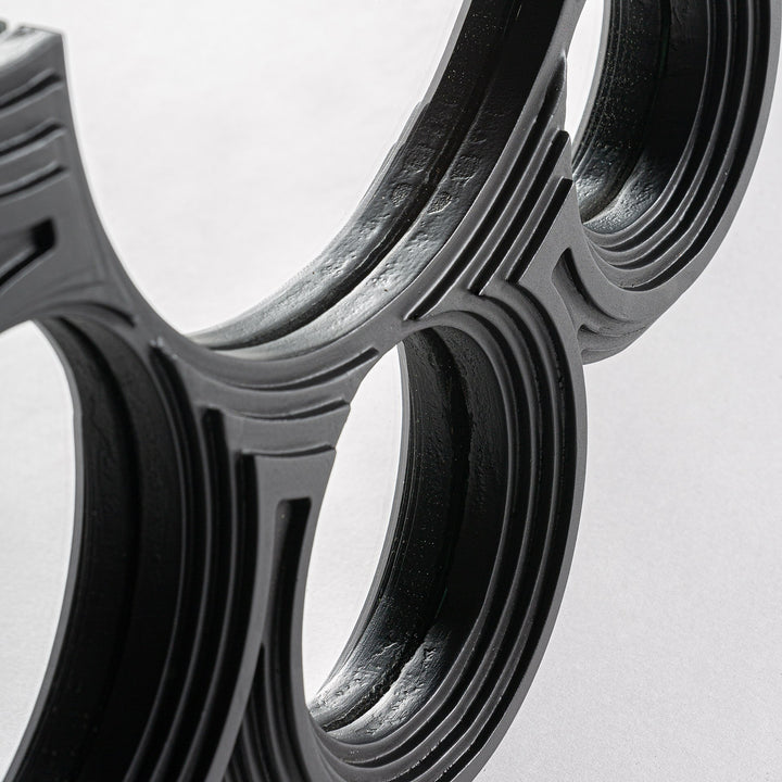 Espejo de madera de abedul y cristal en color negro – detalle