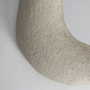 Espejo de resina en color beige – detalle