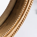 Espejo de resina en color dorado 81 x 81 cm – detalle