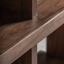 Estante modular de madera de sal en color marrón teñido – detalle