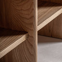Estantería – Marrón claro / Madera de roble y mármol – detalle