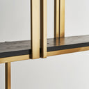 Estantería de acero y madera de roble en color dorado – detalle