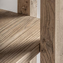 Estantería de madera de olmo en color marrón claro – detalle