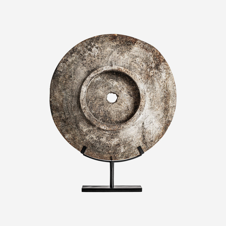 Figura decorativa de madera de suar y hierro en tonos marrones