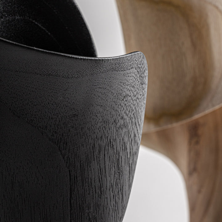 Figura decorativa de madera de teca en color negro – detalle