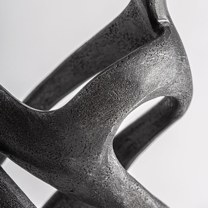 Figura decorativa de resina en color negro 17 x 12 x 53 cm – detalle