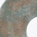 Figura decorativa de resina y hierro en tonos azules – detalle