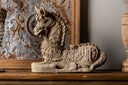 Figura decorativa de terracota en tonos verdes – detalle