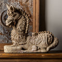 Figura decorativa de terracota en tonos verdes – detalle