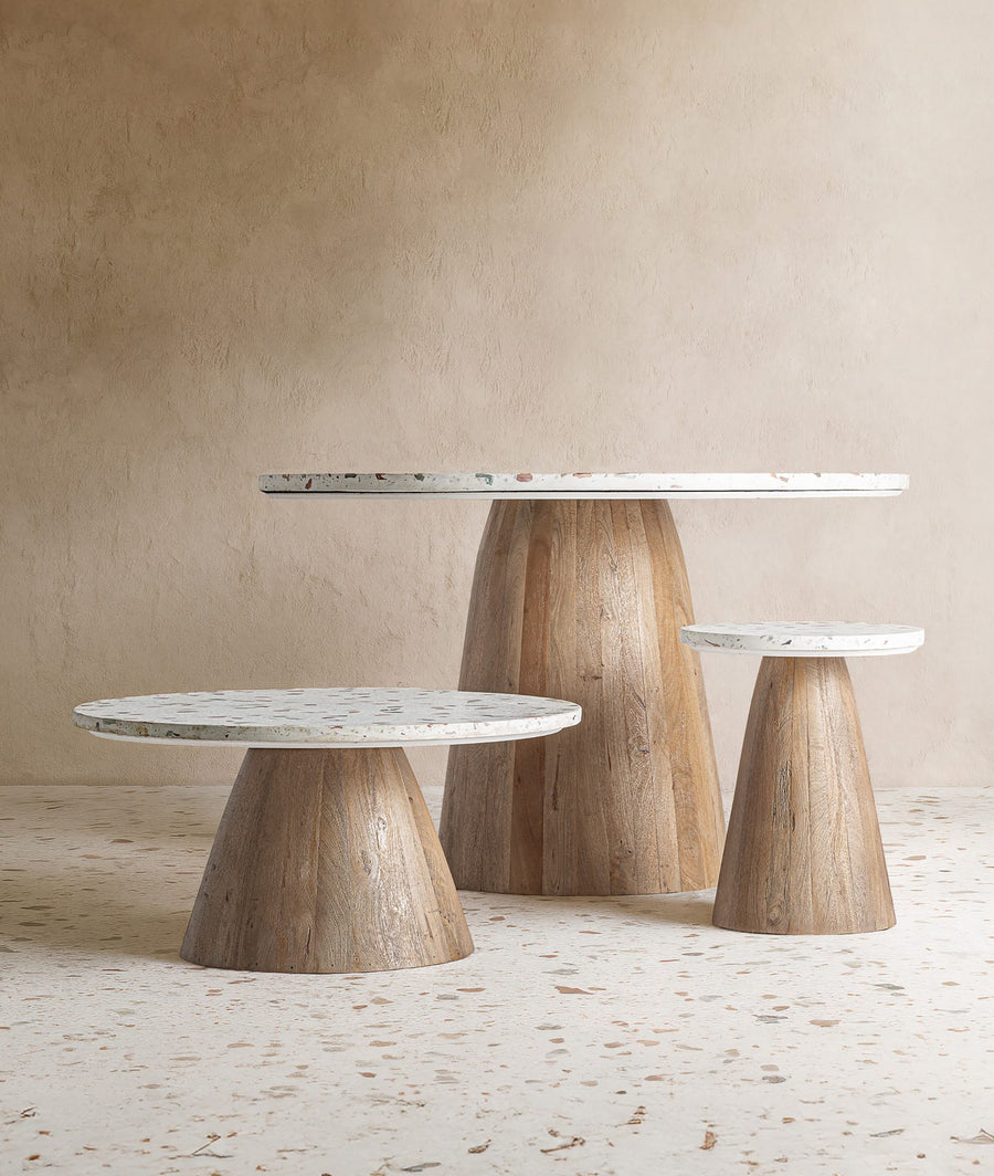 Mesas de café de madera con tablero claro