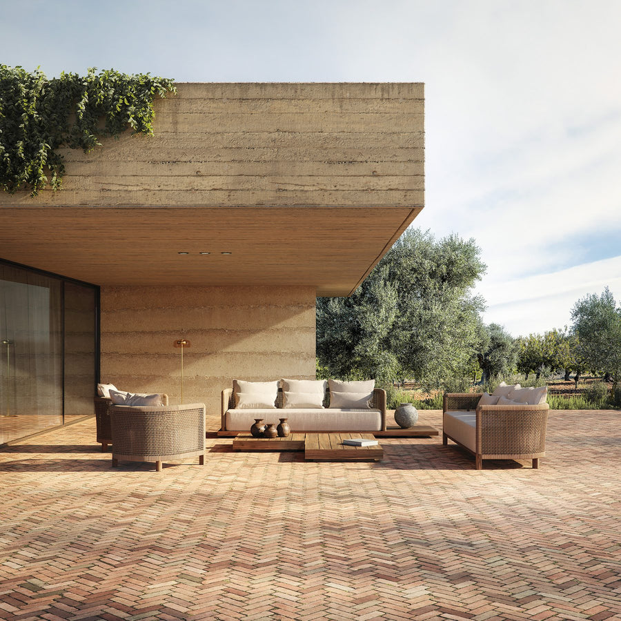 Terraza con sofás y butacas de exterior